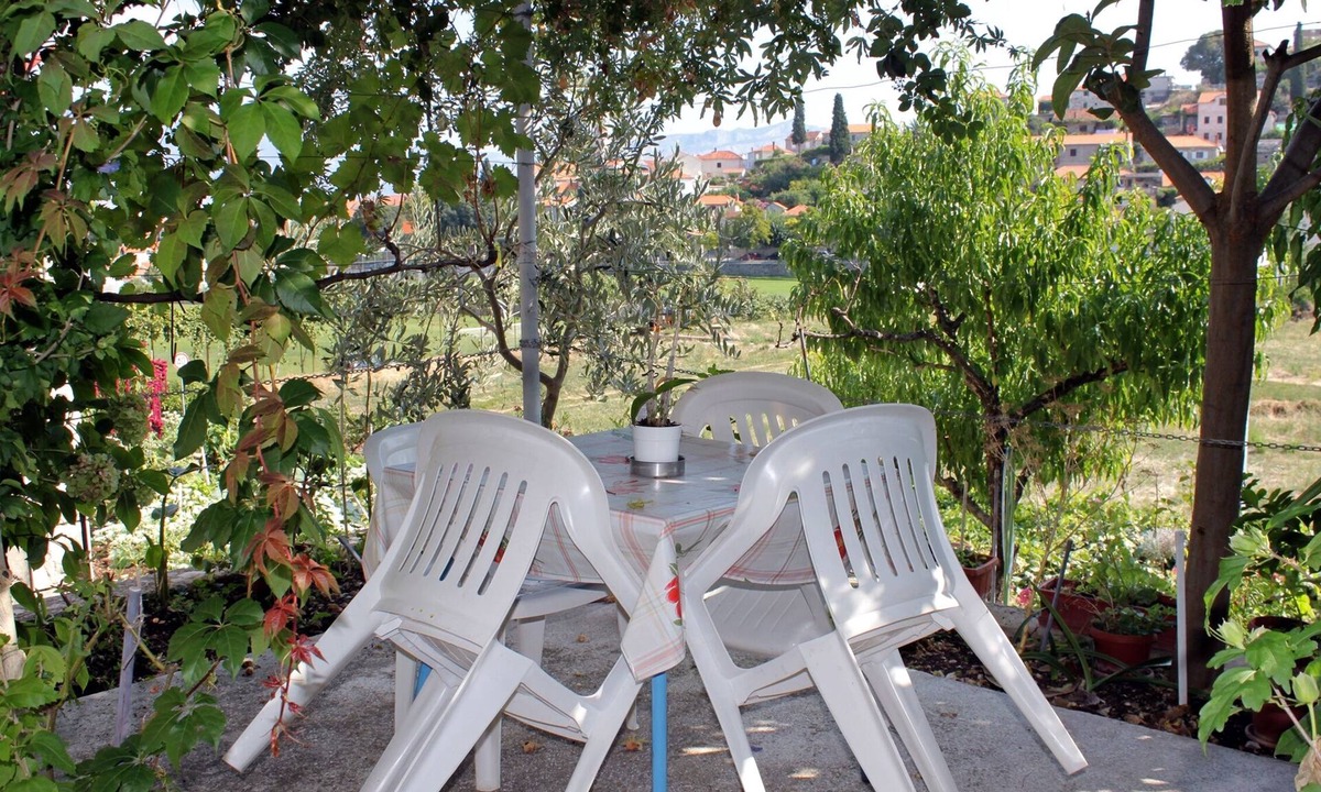Postira Apartment | One bedroom apartment with terrace Postira, Brač (A-5659-b)