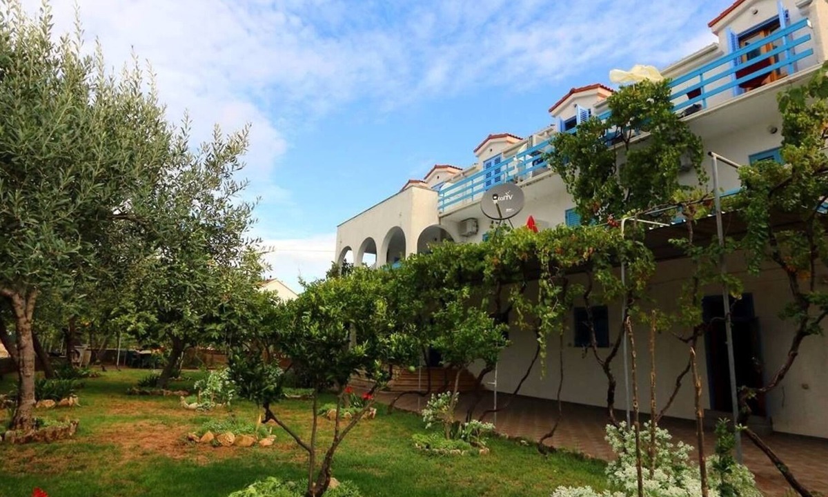 Sucuraj Apartment | One bedroom apartment with balcony and sea view Sućuraj (Hvar) (A-3589-a)