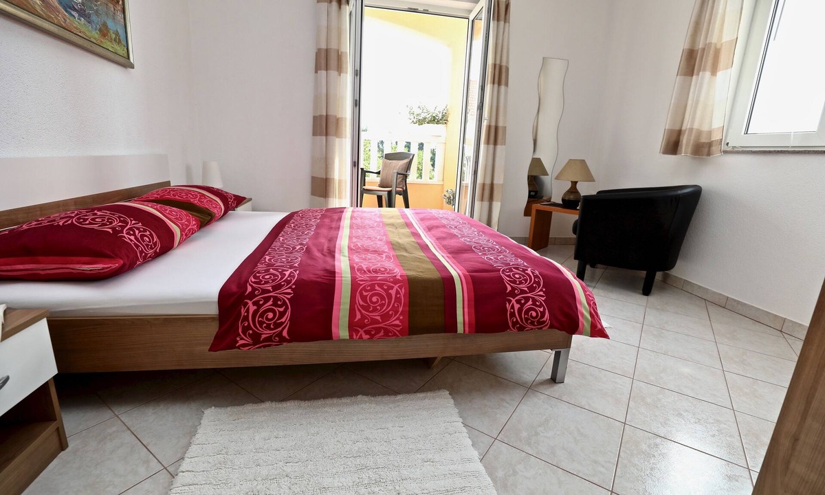 Sucuraj Apartment | One bedroom apartment with balcony Sućuraj, Hvar (A-11228-b)