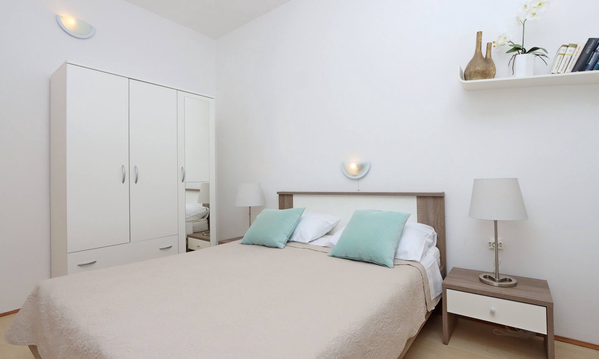 Kornic Apartment | One bedroom apartment with terrace Kornić (Krk) (A-415-a)