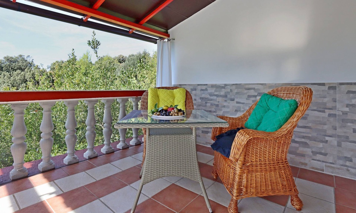 Lopar Apartment | One bedroom apartment with terrace and sea view Lopar, Rab (A-18001-b)