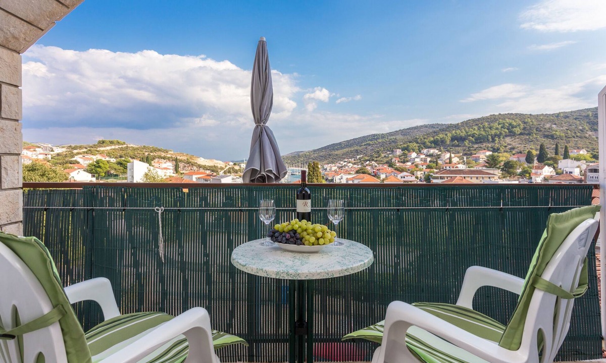 Marina Apartment | One bedroom apartment with balcony and sea view Marina (Trogir) (A-5953-c)