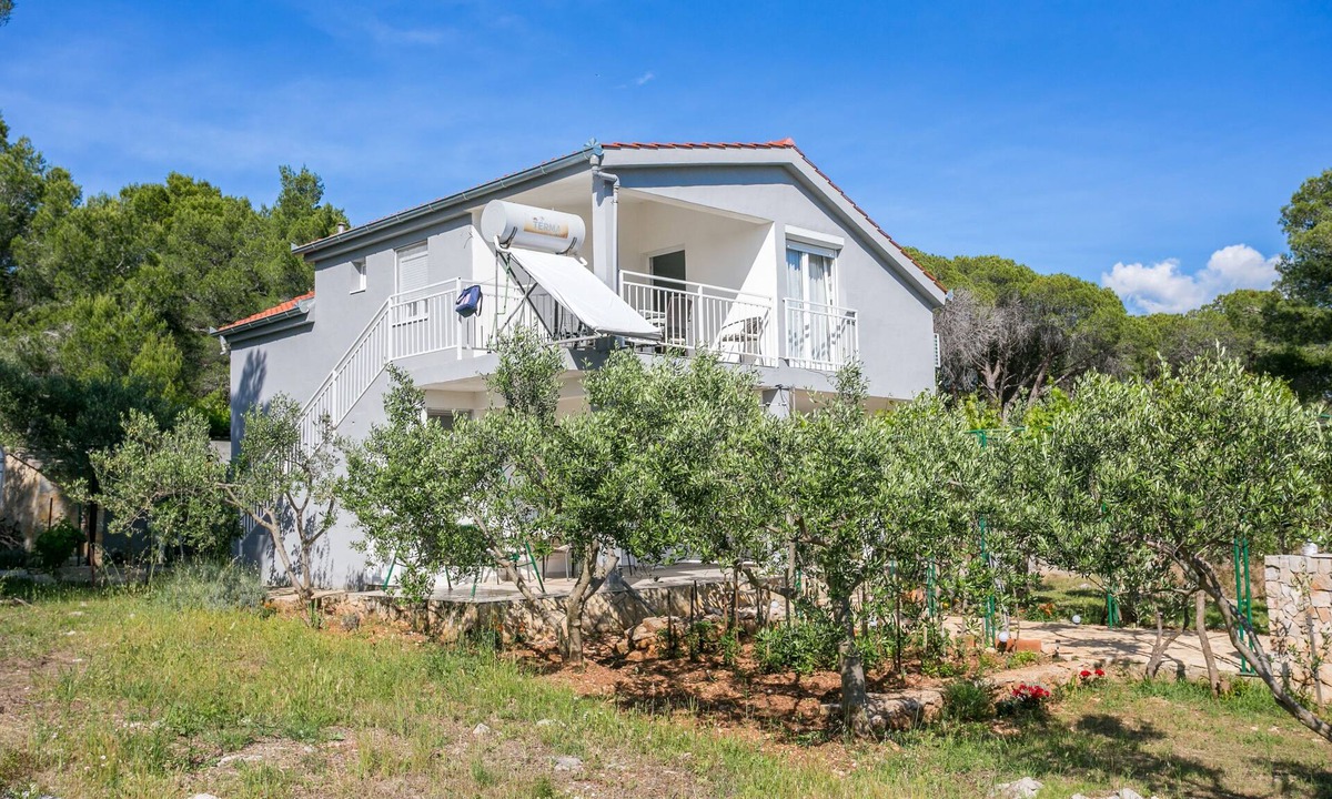 Cove Osibova (Milna) Apartment | One bedroom apartment with terrace Cove Smrčeva, Brač (A-20193-b)