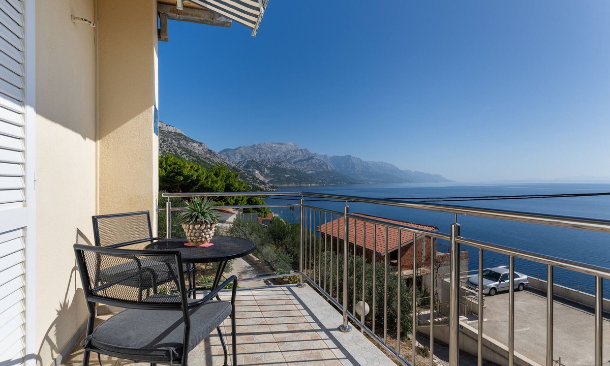 Marusici Apartment | One bedroom apartment with balcony and sea view Marušići, Omiš (A-1131-b)