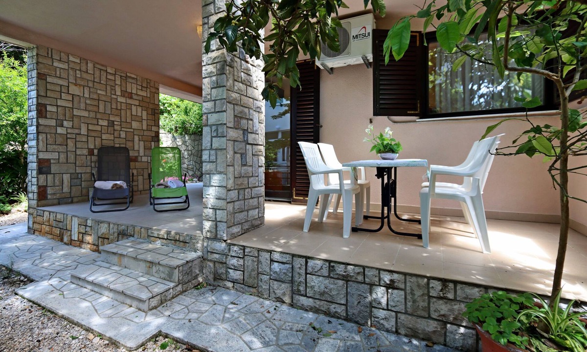 Selce Apartment | One bedroom apartment with terrace Selce, Crikvenica (A-24450-b)