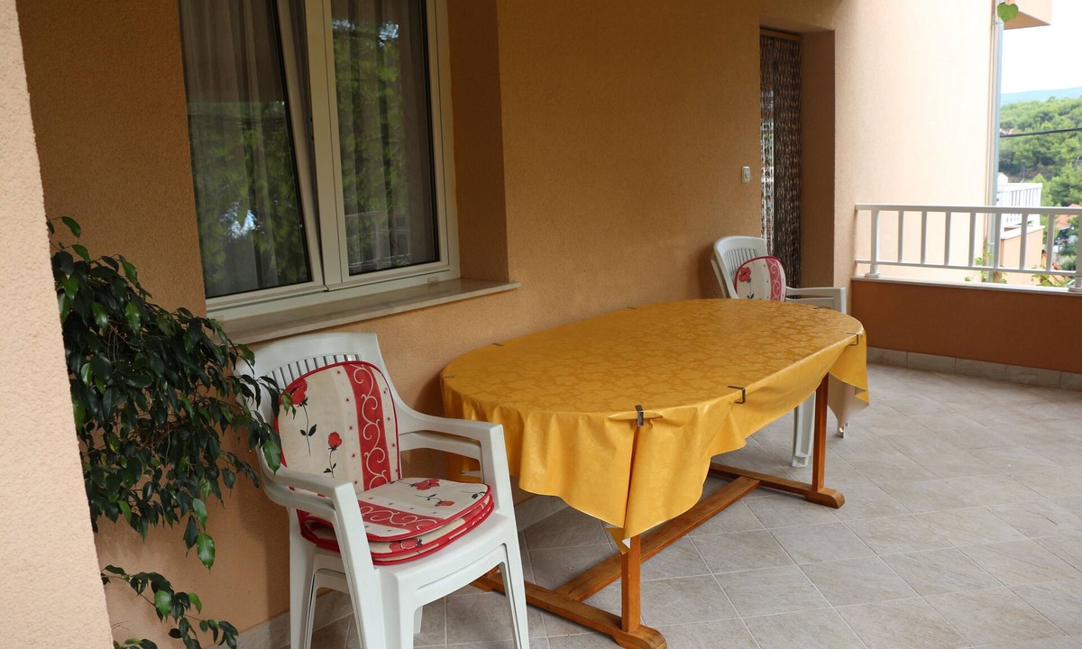 Vrbanj Apartment | One bedroom apartment with terrace and sea view Basina, Hvar (A-12420-b)