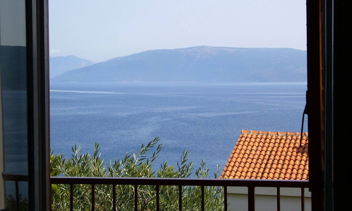 Valun Apartment | One bedroom apartment with balcony and sea view Valun, Cres (A-386-b)