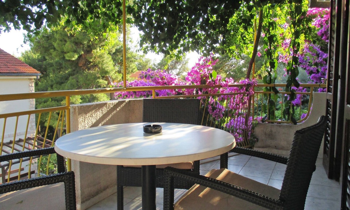 Ivan Dolac Apartment | One bedroom apartment with terrace Ivan Dolac, Hvar (A-4584-b)