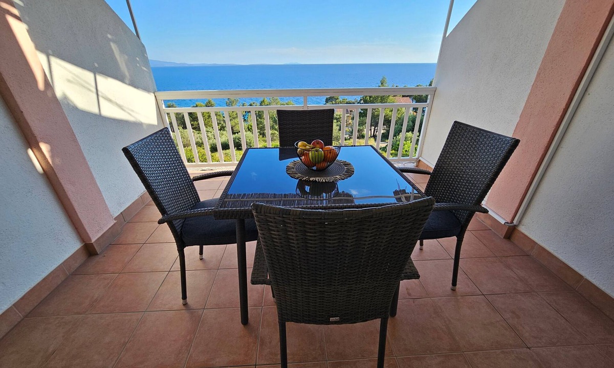 Island Hvar Apartment | One bedroom apartment with balcony and sea view Ivan Dolac, Hvar (A-12644-b)