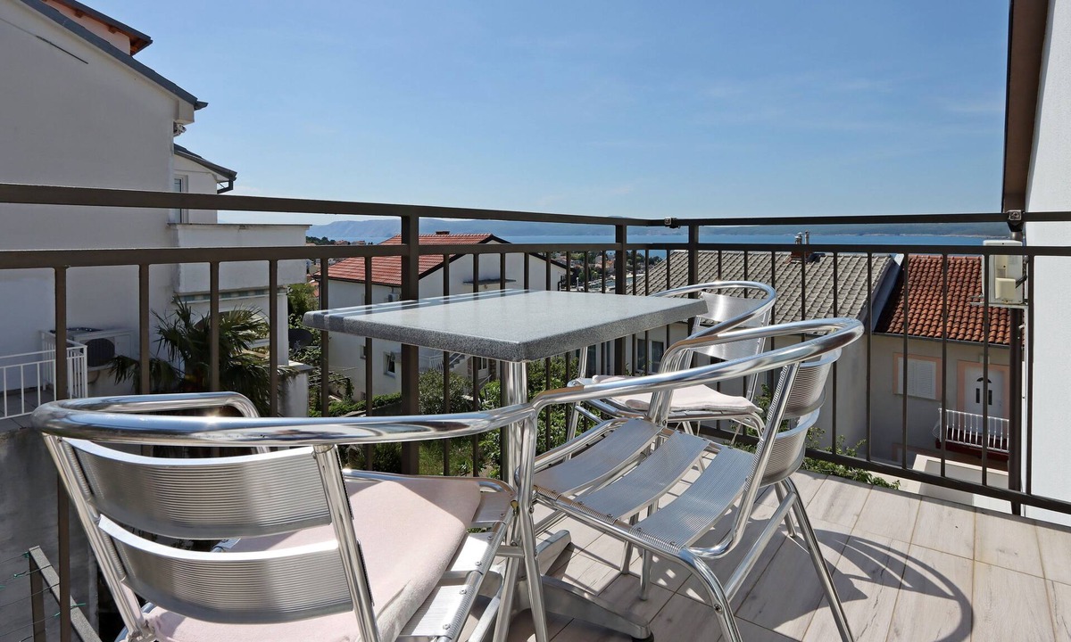Selce Apartment | One bedroom apartment with balcony and sea view Selce, Crikvenica (A-2362-a)