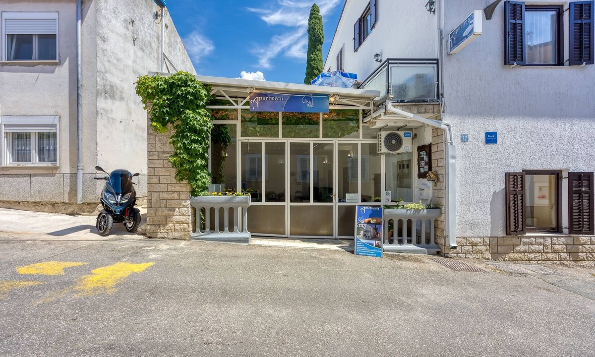 Selce Apartment | One bedroom apartment with air-conditioning Selce, Crikvenica (A-3240-b)