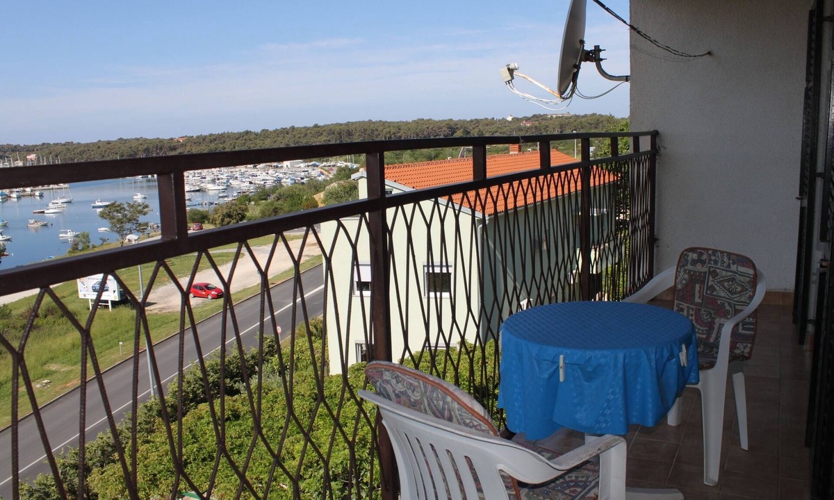 Vintijan Apartment | One bedroom apartment with balcony and sea view Pula (A-7681-a)