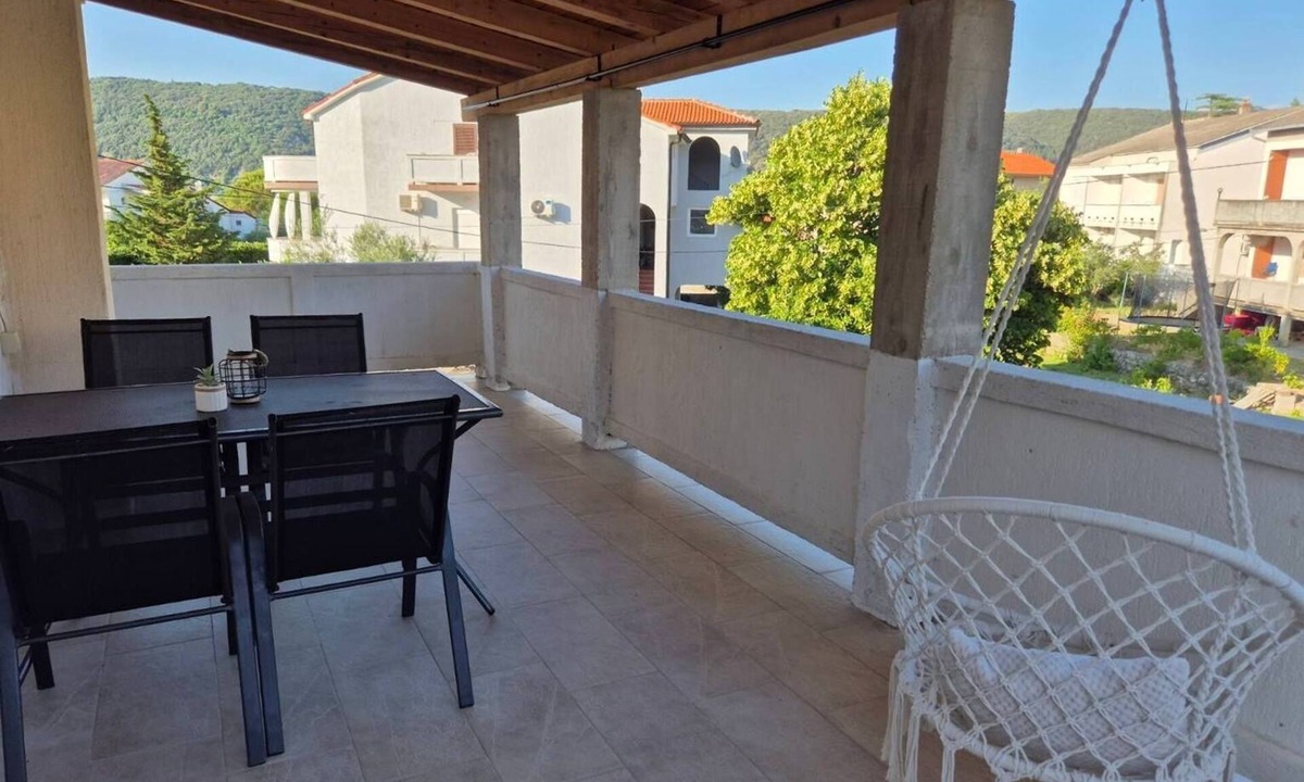 Rab Town Apartment | One bedroom apartment with terrace Supetarska Draga - Donja, Rab (A-25308-b)