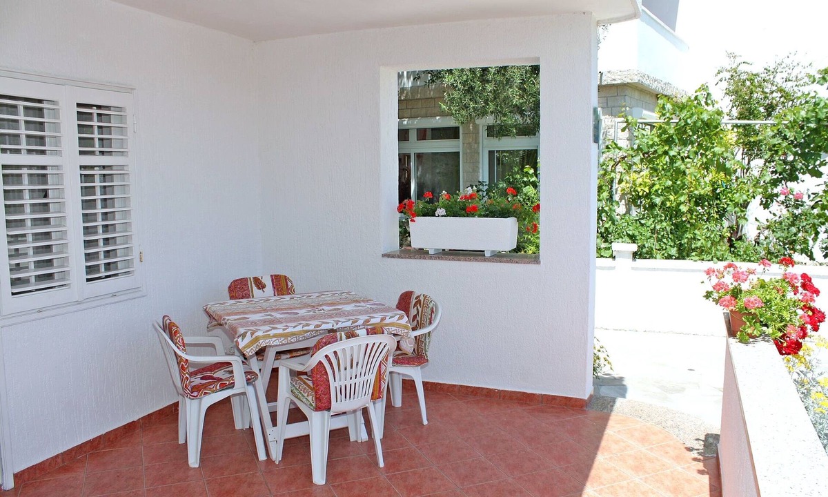 Rab Apartment | One bedroom apartment with terrace Banjol, Rab (A-5007-a)