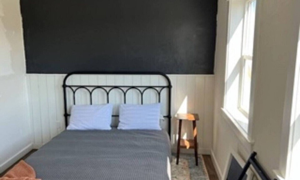 Victor Cabin | One Bedroom cabin-Walk to river