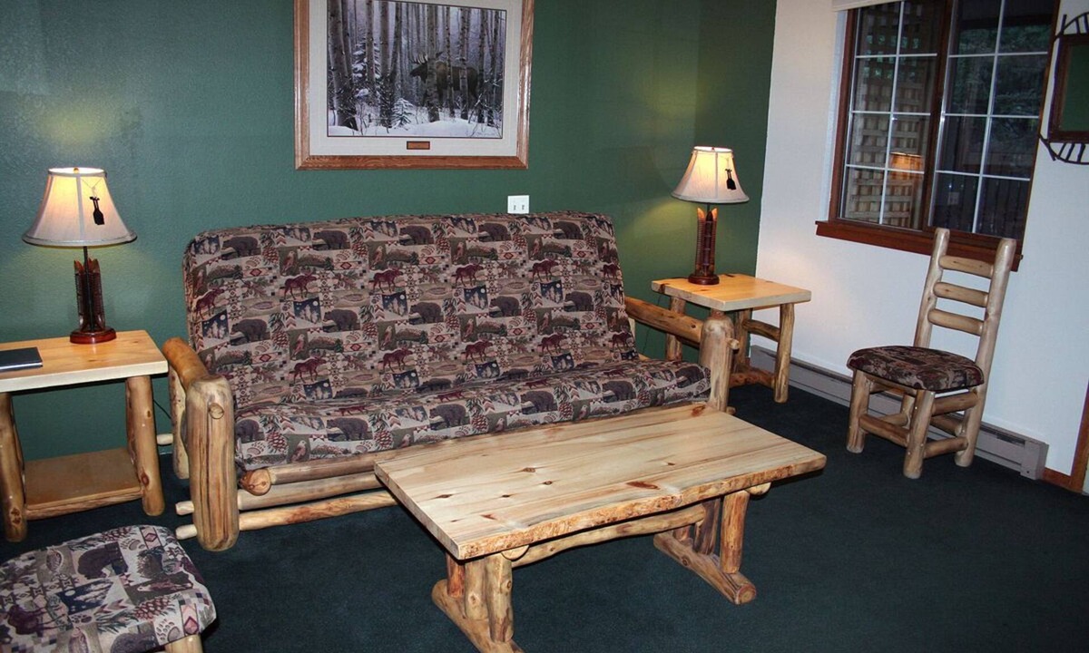 Estes Park Ski Chalet | One bedroom Chalet with Personal Hot Tub