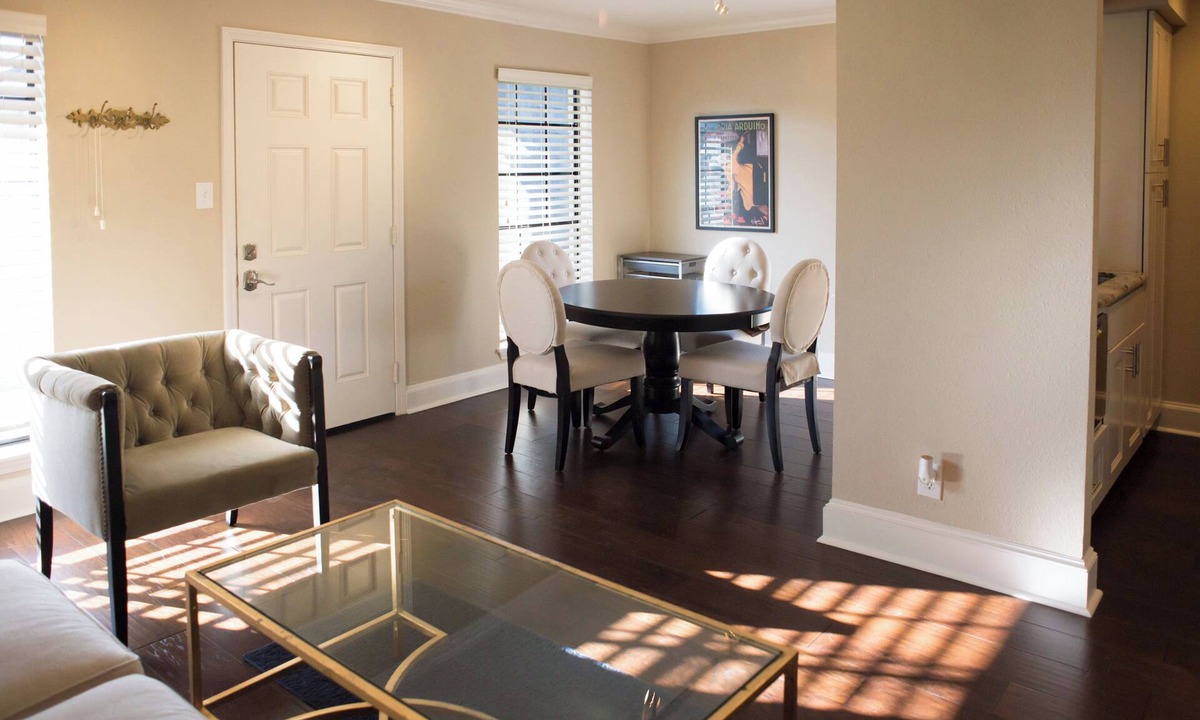 Neartown Condo | One-bedroom condominium located just steps from Westheimer Road.