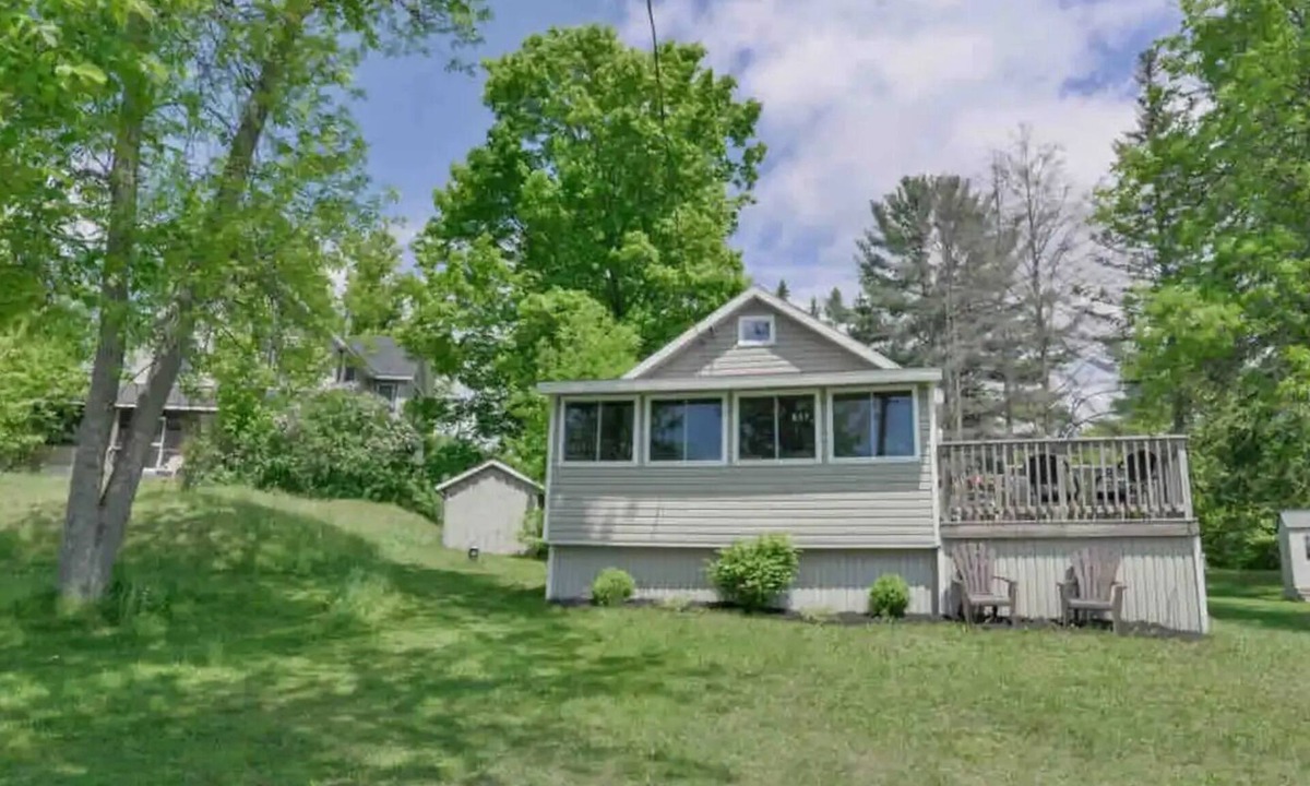 Muskoka Lakes Cottage | One Bedroom Cottage W/Loft By The Moon River