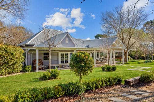 Arcadia Bed & Breakfast | One Bedroom Cottage with Shared Pool