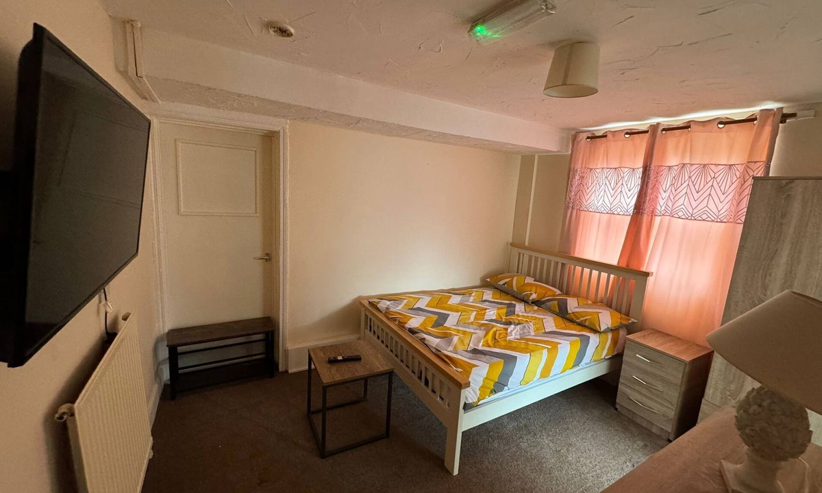 Walsall House | One Bedroom Flat with on premises parking