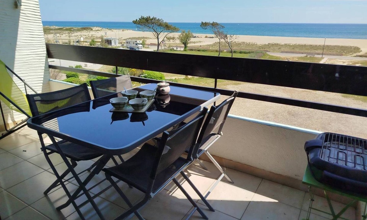 Saint-Cyprien Plage Apartment | One-bedroom apartment on the seafront with private parking - 4PC216