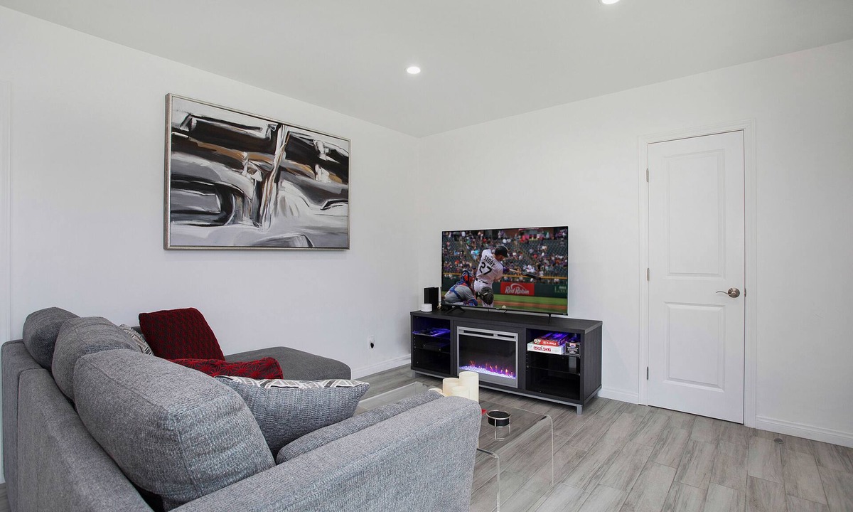 West Los Angeles Apartment | One bedroom new remodel furnished to tens! Pure luxury, professionally decorated