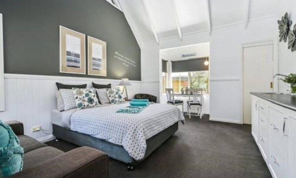 Traralgon Apartment | One-Bedroom Queen Suite
