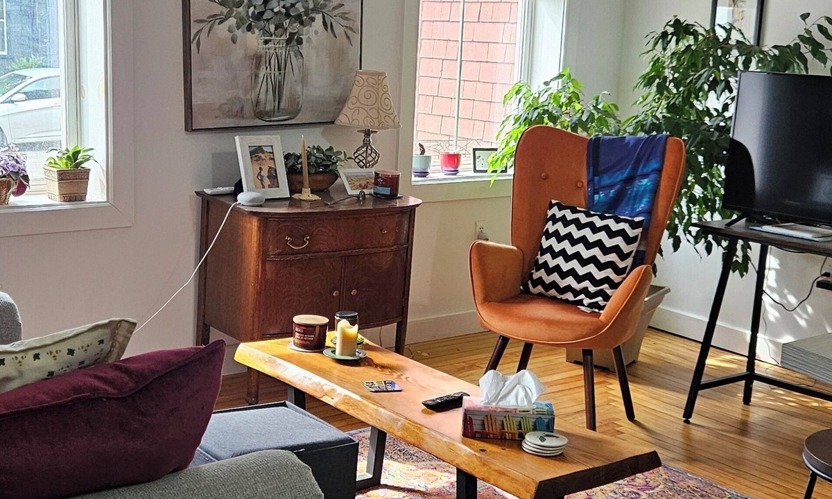 Queens Square Apartment | One Bedroom Sparkler in Charlottetown Historic District