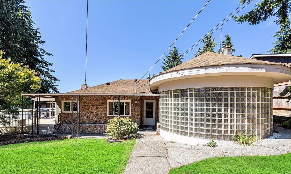 Olympic Hills House | One bedroom studio w/private patio and backyard