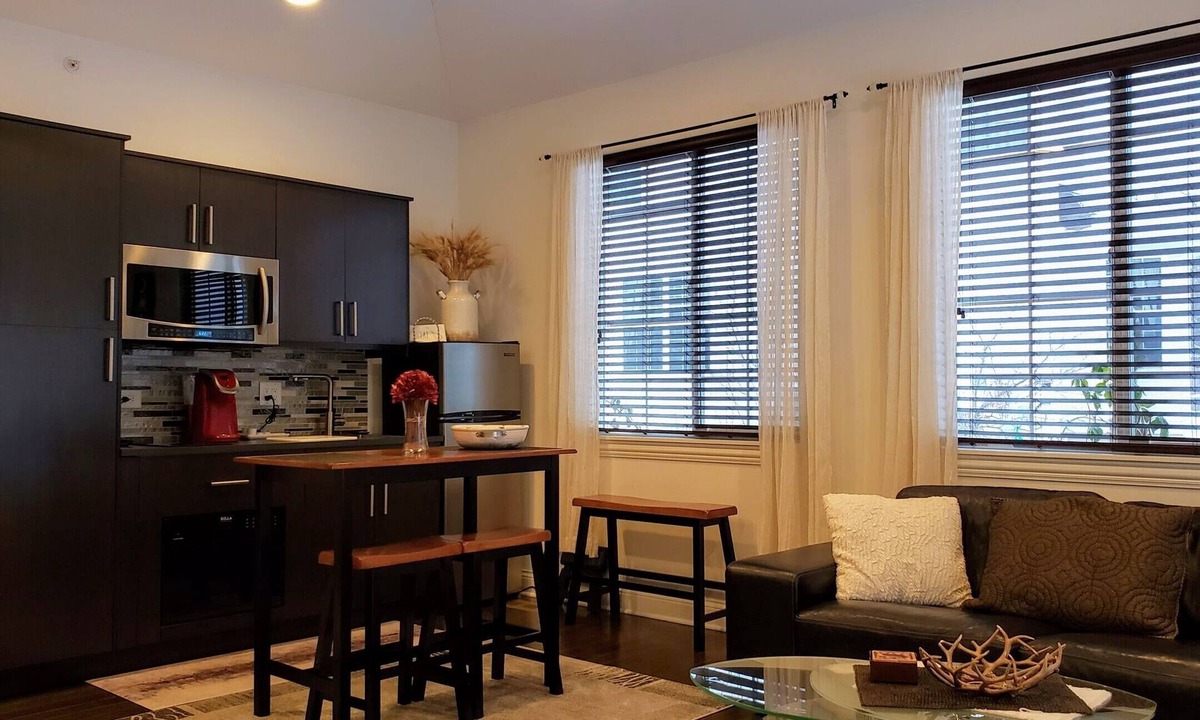 Hoffman Estates Apartment | One Bedroom - Suite.