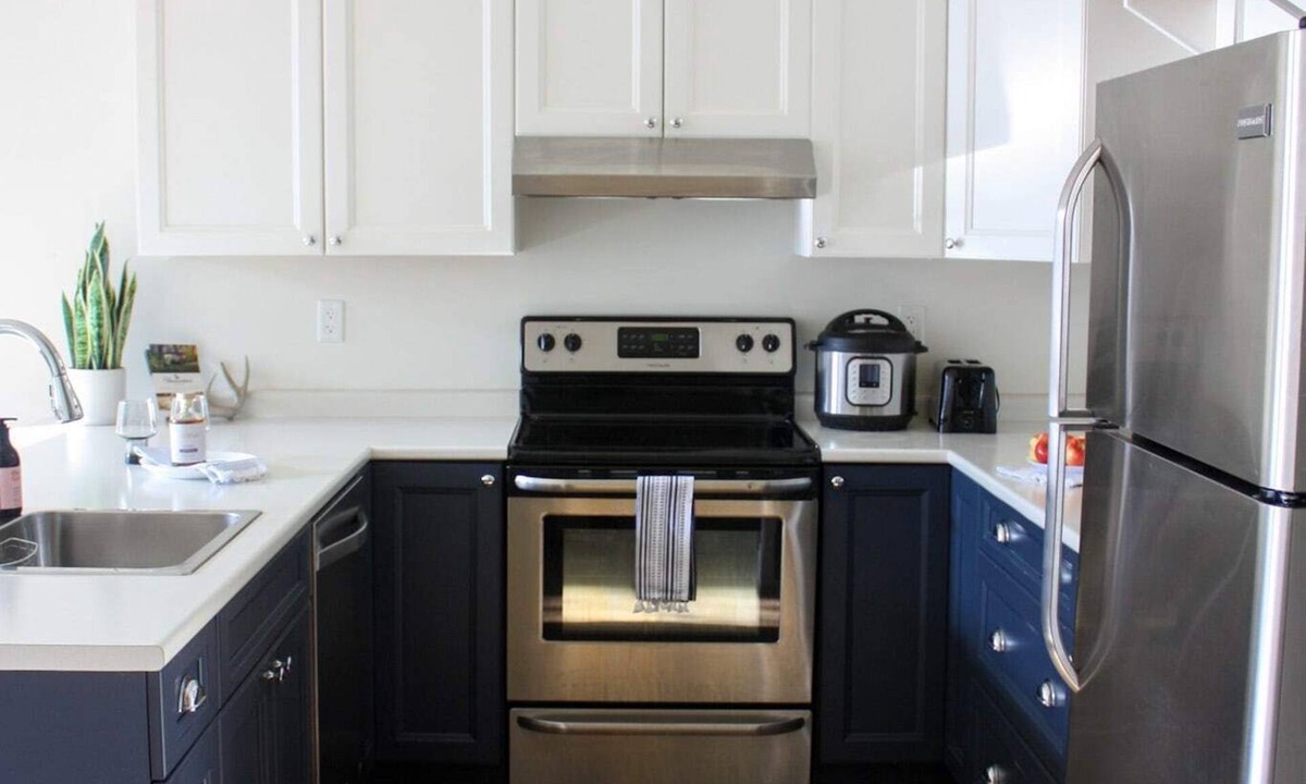 Brandon Apartment | One Bedroom Sunny Apartment