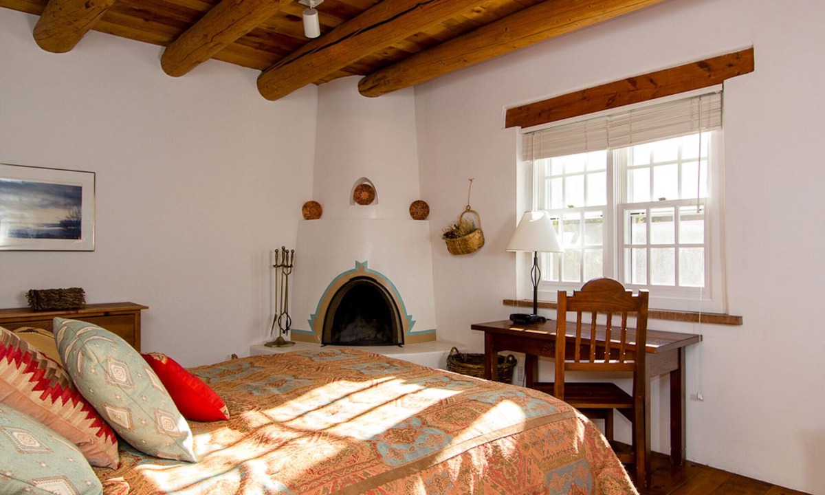 Northeast Santa Fe House | One Bedroom, Two Bath, Sunset Views & Kiva Fireplaces. Walk Downtown!