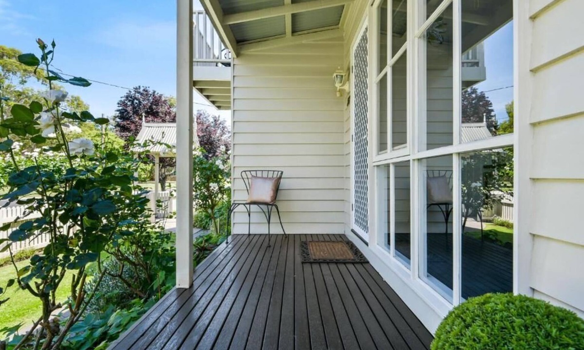 Traralgon Apartment | One Bedroom, Two-Storey Apartment