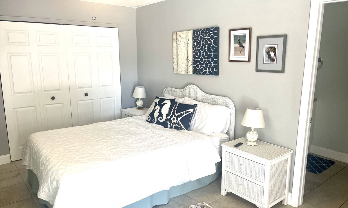 Indian Rocks Beach Apartment | One Bedroom Apartment, One block from the beach BTR #2197