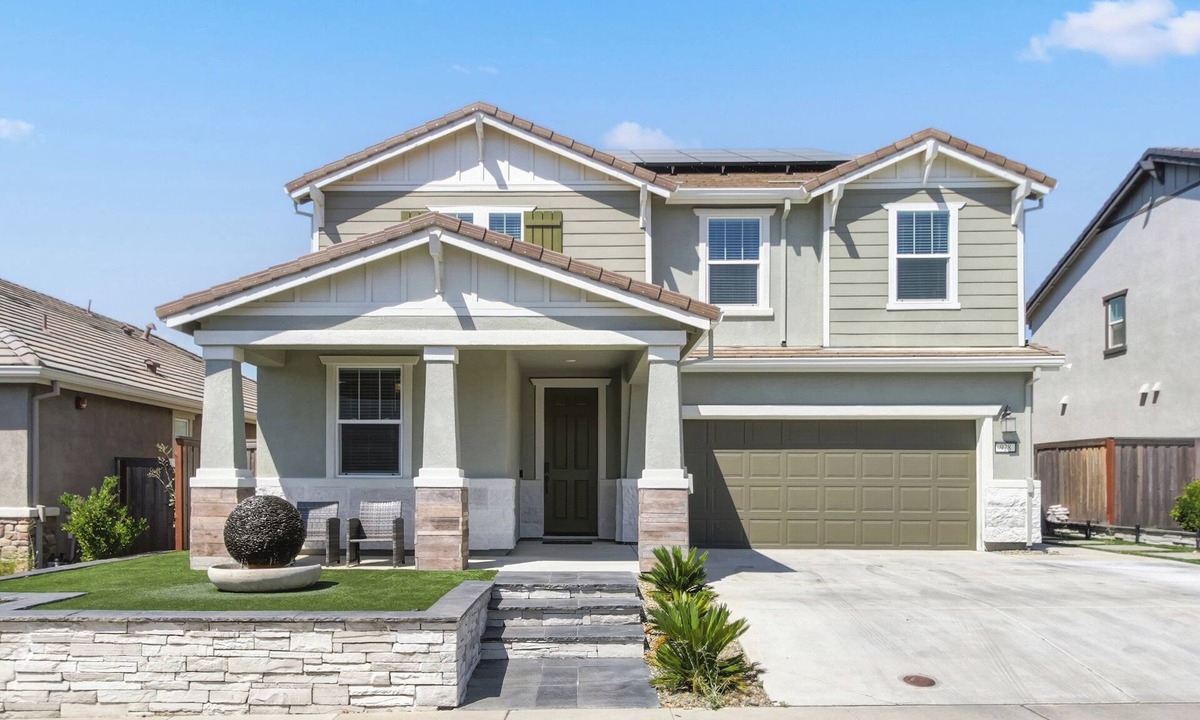 Lincoln House | One Big and Beautiful House in Lincoln