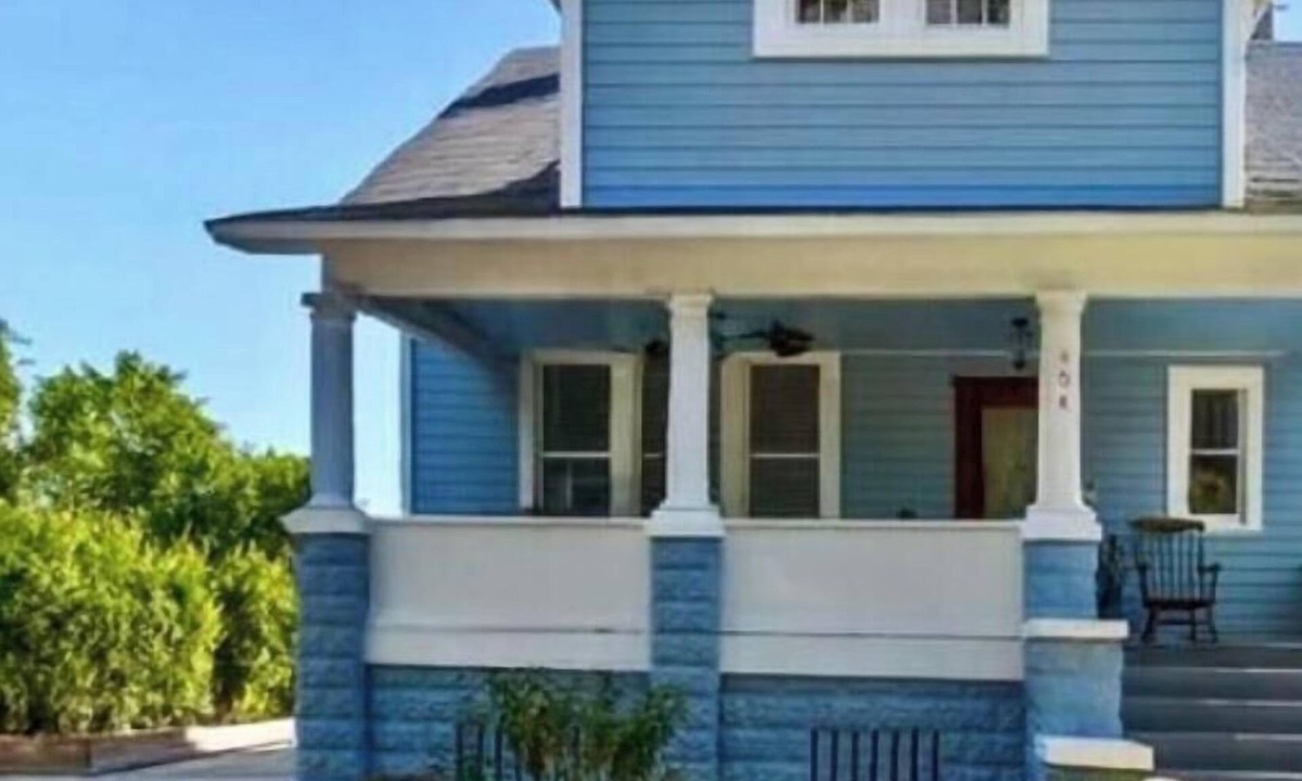 Mount Dora House | ONE BLOCK from downtown Mount Dora! Upper Level Duplex 2 bed/1 bath -sleeps 5