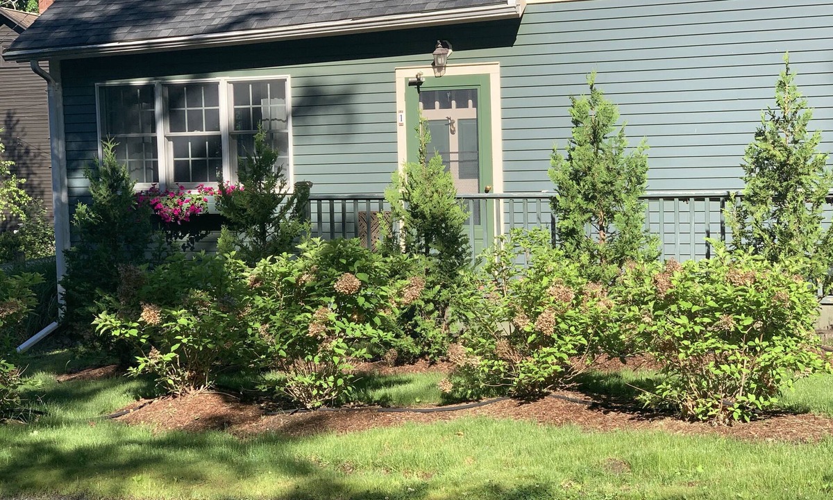 Stockbridge House | One block from Main St Stockbridge