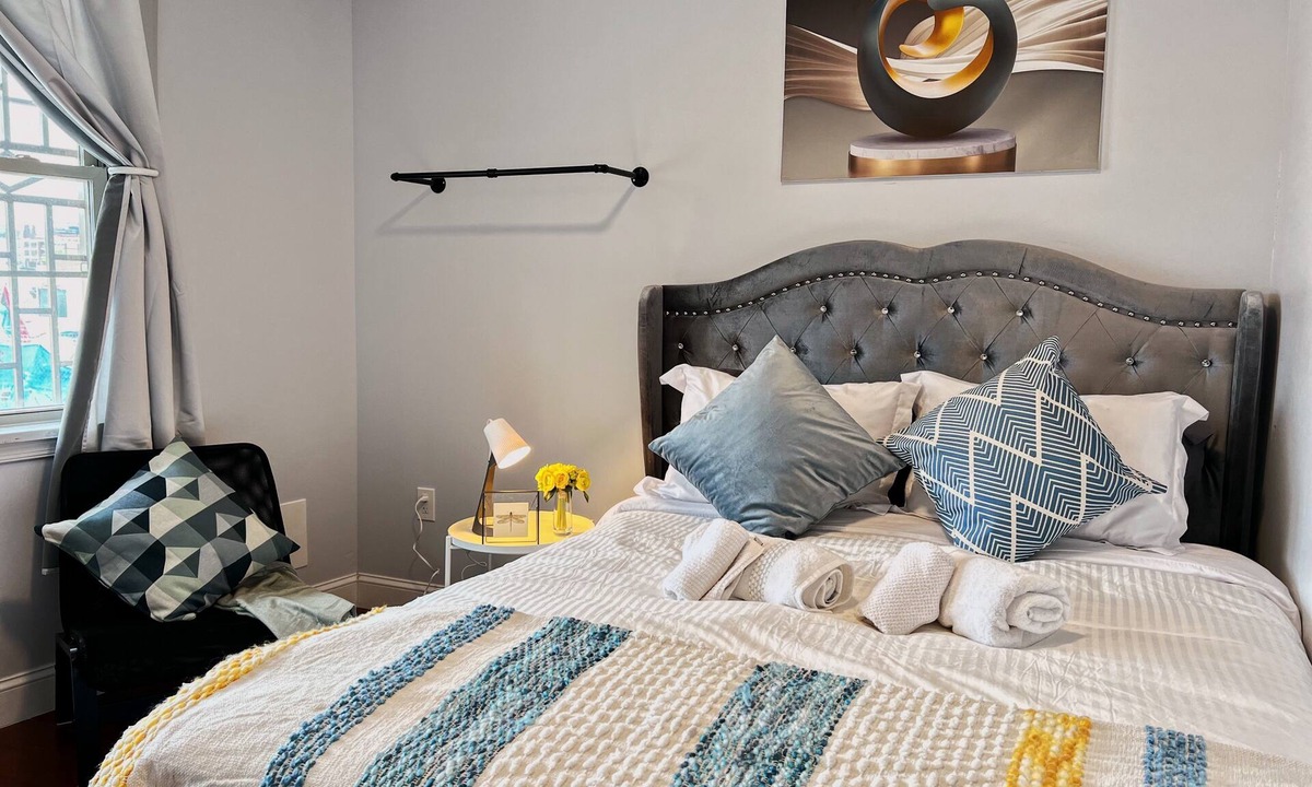 Center City Apartment | One-BR near CenterCity, Chinatown: Unit B