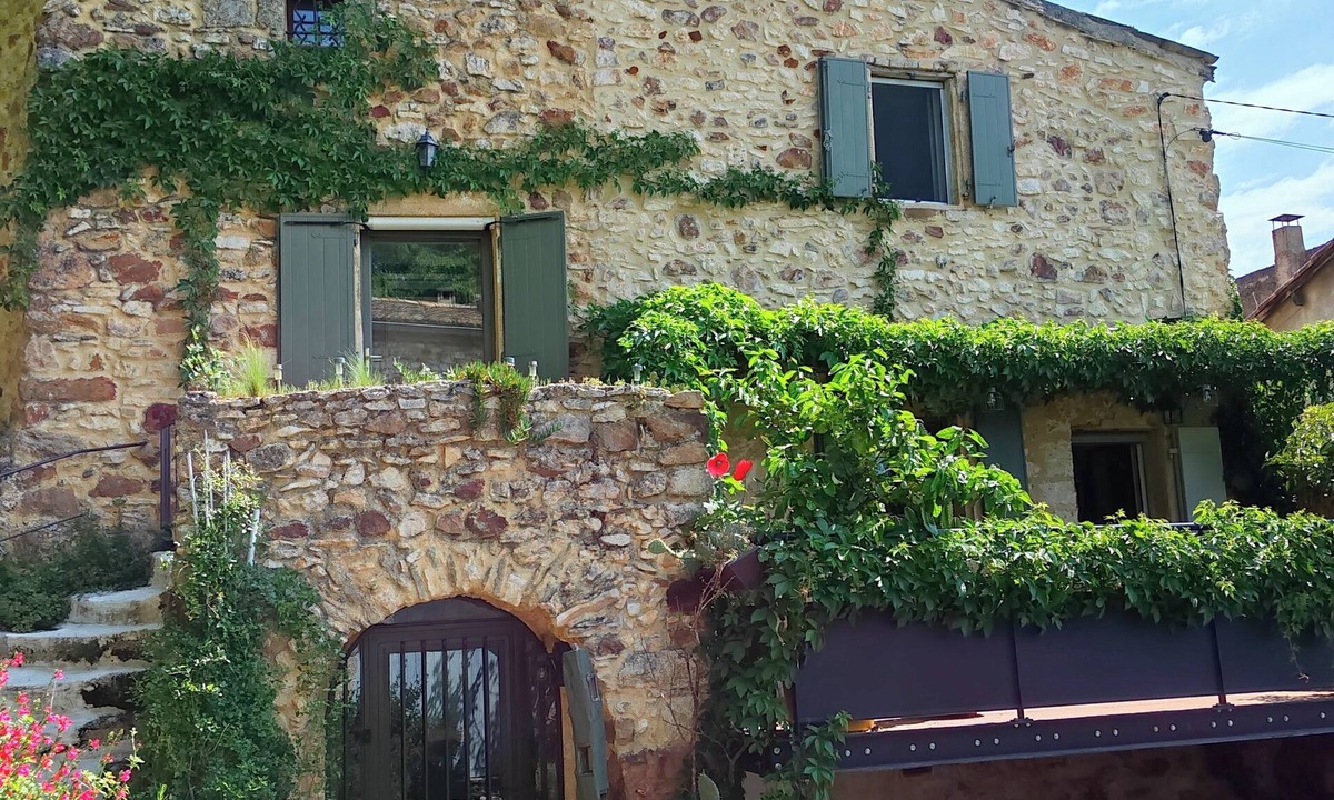 La Capelle-et-Masmolene House | One foot in the forest