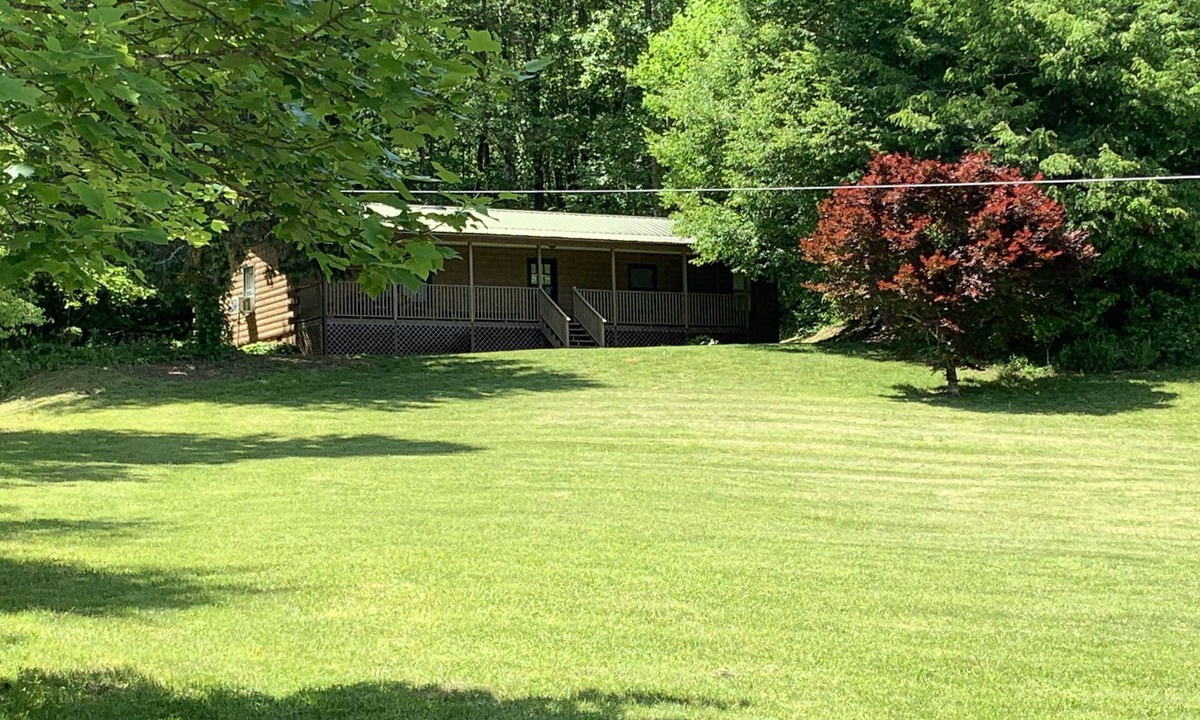 Rabun Gap Cabin | One King, One Full, Bunkbeds, Queen Sleeper Sofa