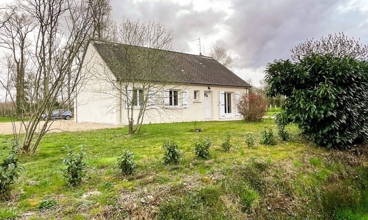 Courcelles-de-Touraine Cottage | One-level cottage in Touraine with large garden and parking