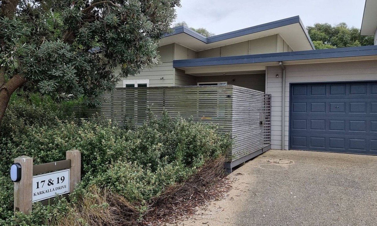 Inverloch House | One Level at Broadbeach - Inverloch
