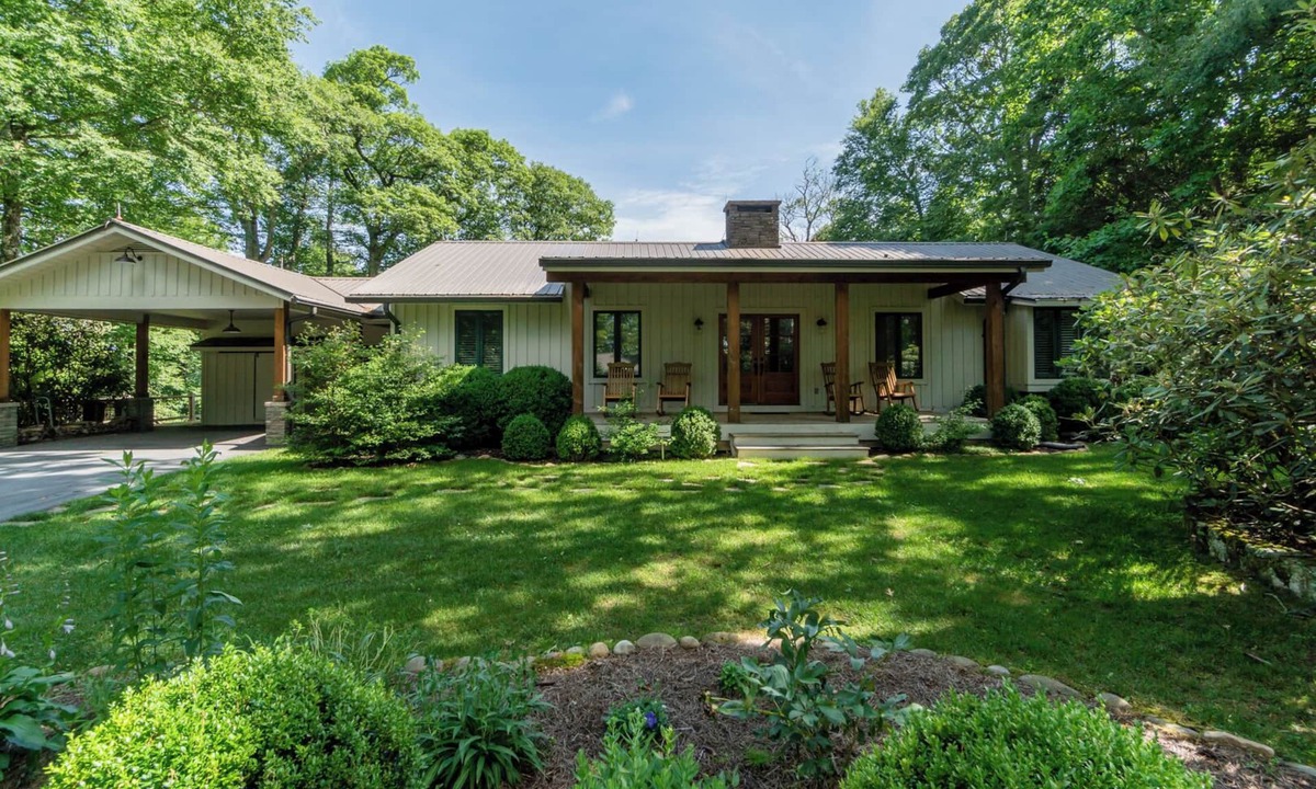 Highlands Cabin | One Level. No Stairs. No Compromises. | Little Bear Pen