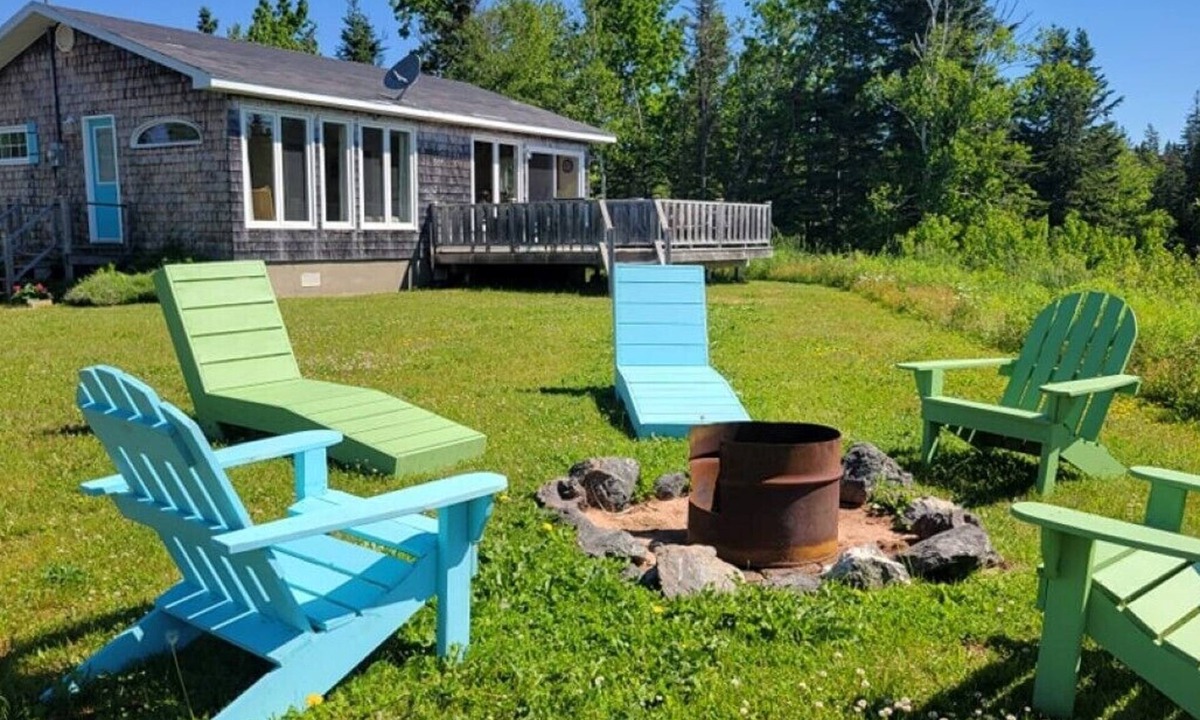 Wood Islands Cottage | One-minute walk to a sandy beach. Beachside Haven Cottage awaits.