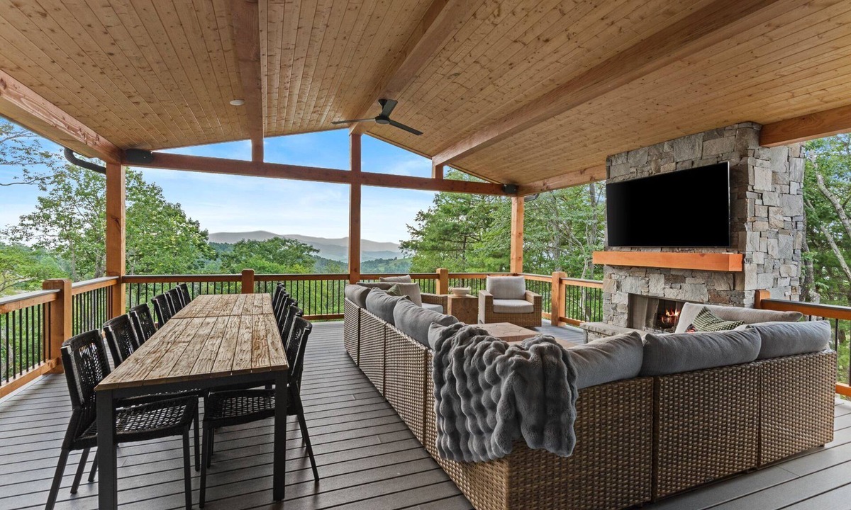 Elk Park Cabin | One More Day at Eagles Nest - luxury, 5 king ensuites, views, hot tub