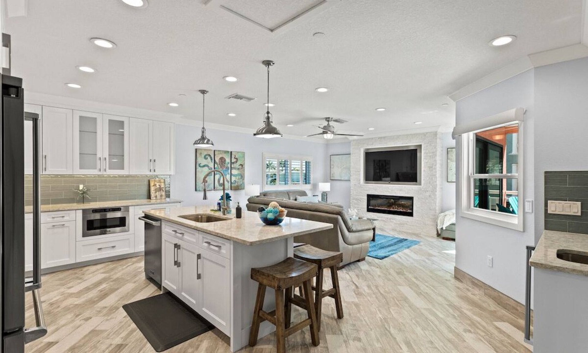 Indian Shores Condo | One-of-a-Kind … 4 Bdrm, 3.5 Bath Beach Chateaux Condo . Just Steps to Beach