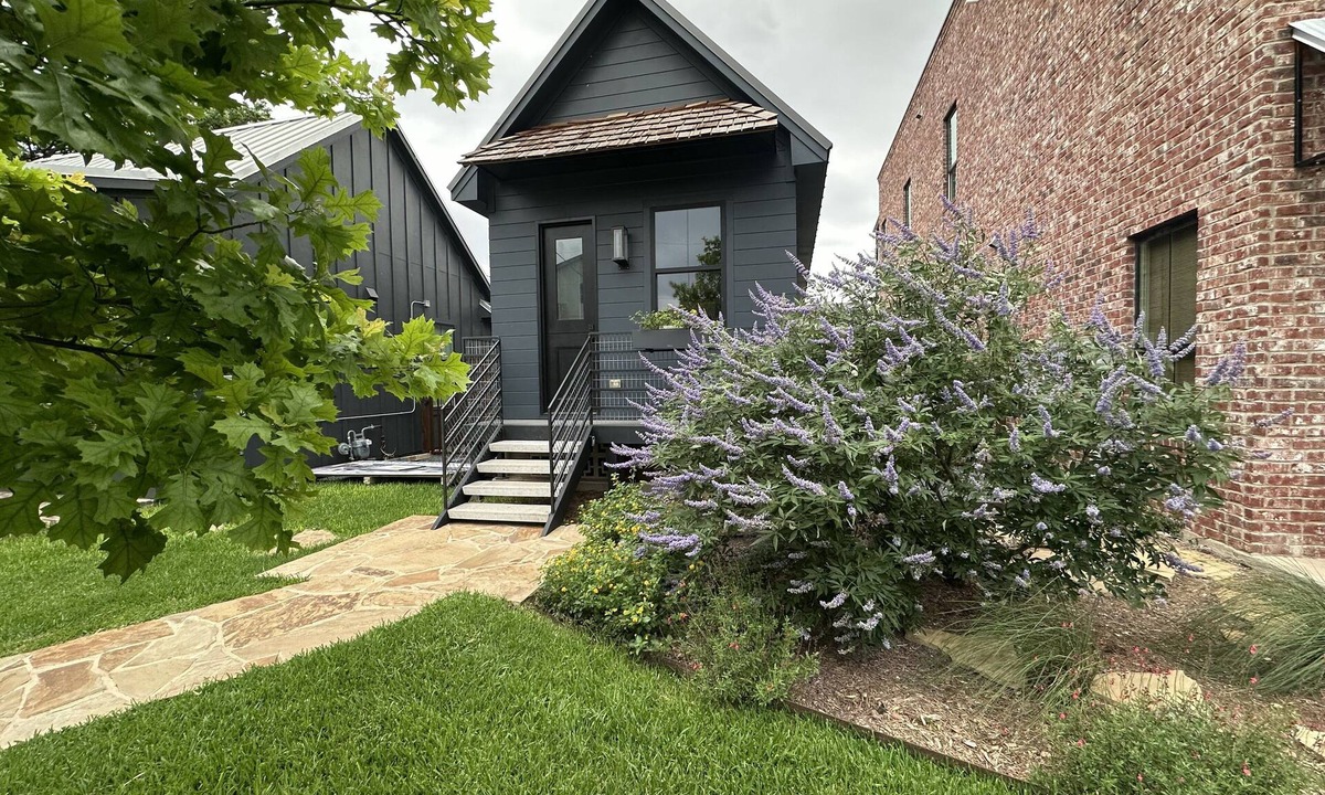 Brazos House | One-of-a-Kind DogTrot House/Walk to Magnolia