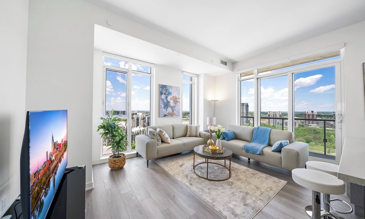 Unionville Apartment | One of a Kind Penthouse in Markham