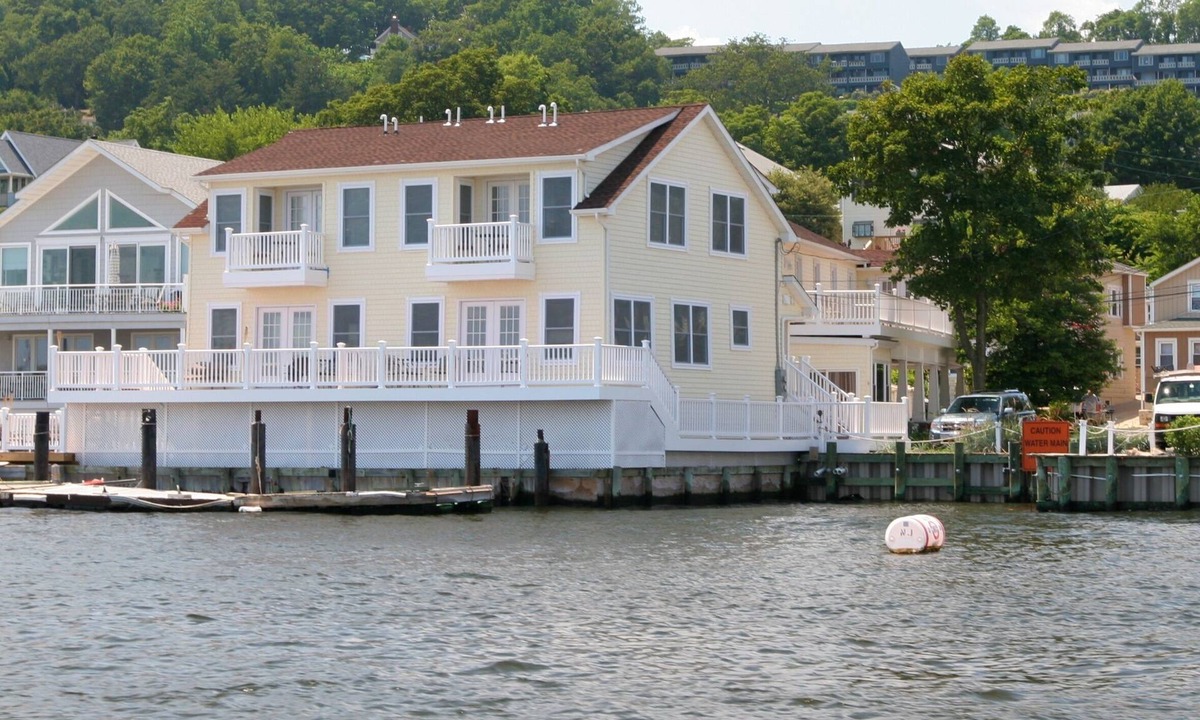 Highlands Cottage | One of a kind unit, waterviews EVERYWHERE!