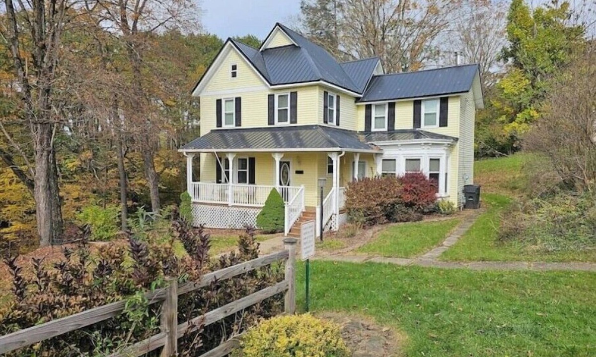 Tidioute House | One on the Creek